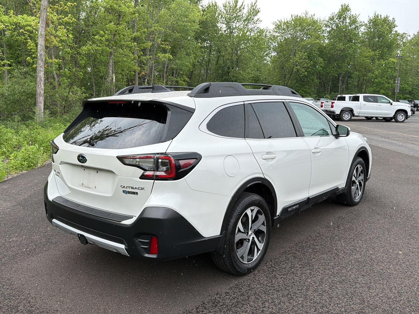Used 2020 Crystal White Pearl Subaru Limited image 9