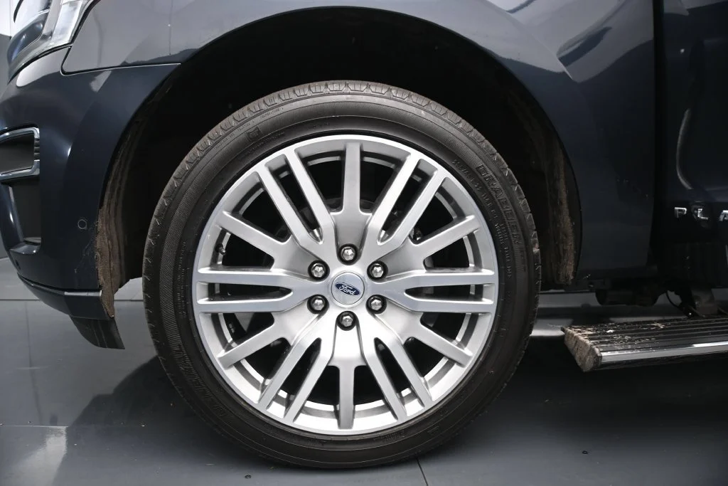 Used 2024  Ford Platinum image 28