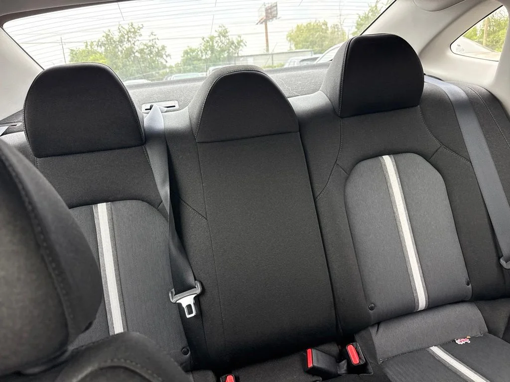 Used 2021 Black Hyundai SE image 18