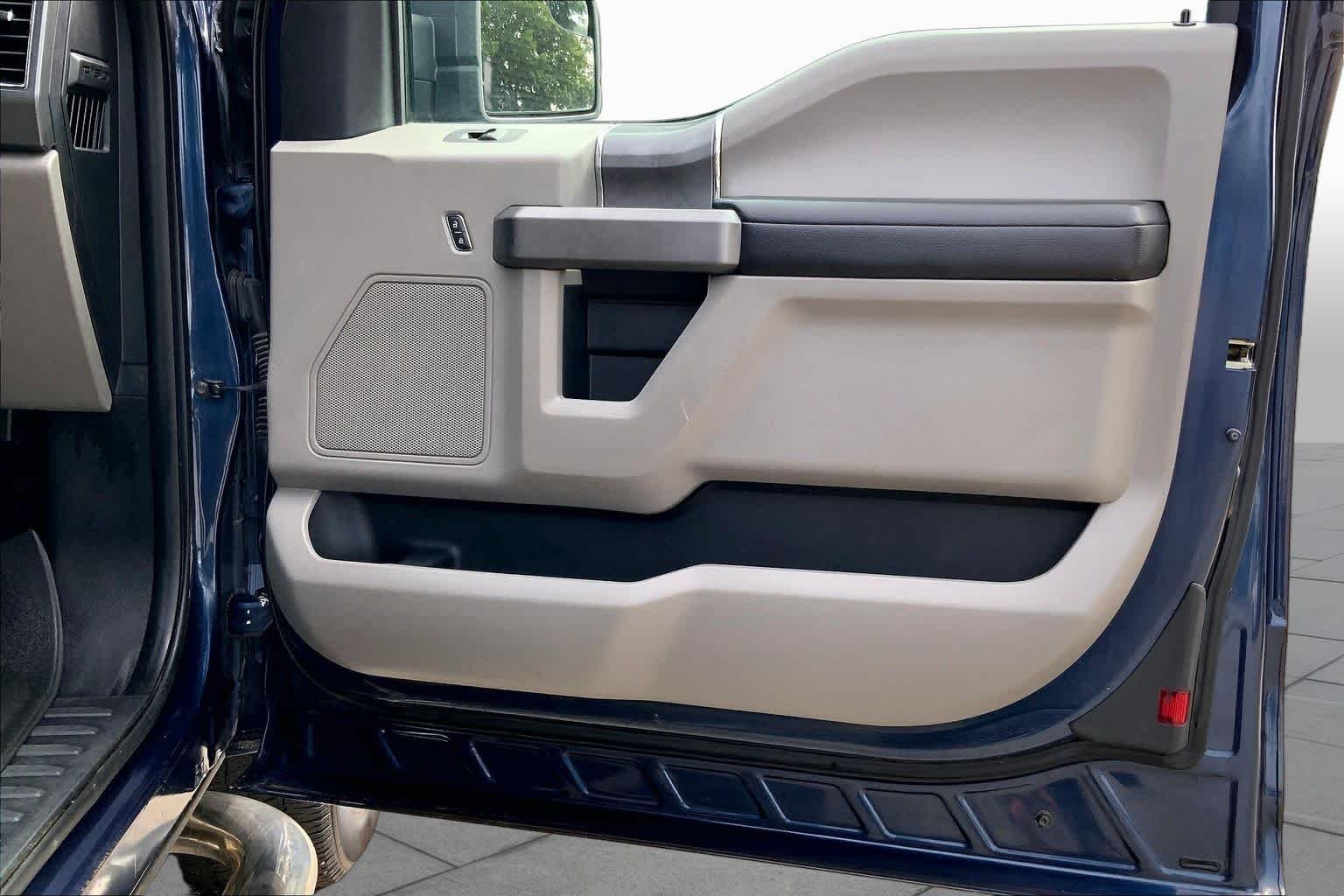 Used 2015 Blue Jeans Metallic Ford XLT image 23