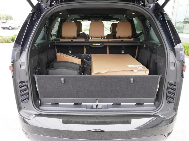 New 2024 Varesine Blue Land Rover Dynamic SE image 7