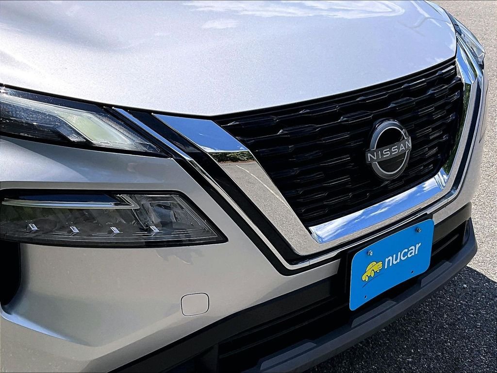 Used 2023 Silver Nissan SV image 32