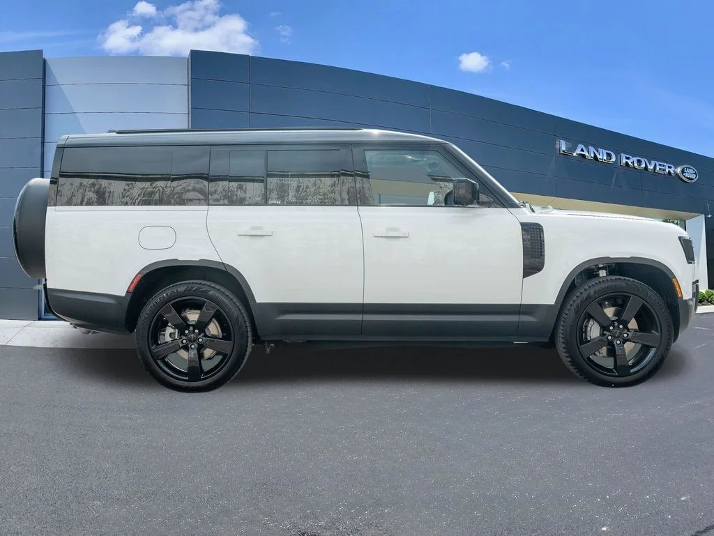 New 2026 Fuji White Land Rover S image 8