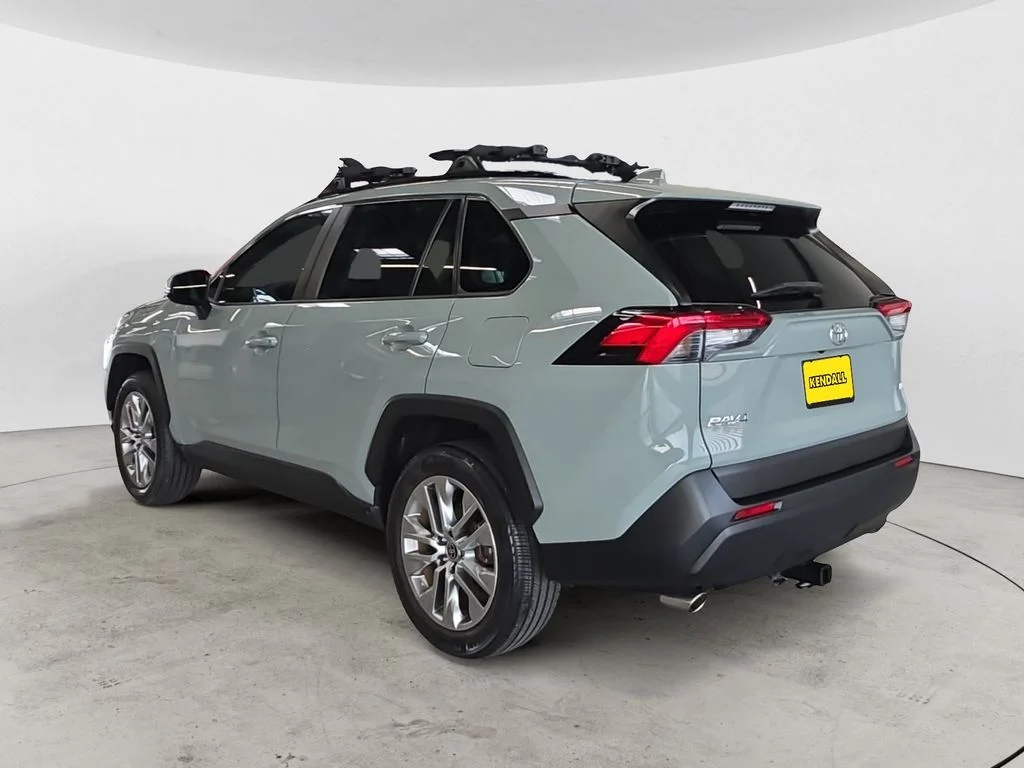 Used 2022 Gray Toyota XLE Premium image 7