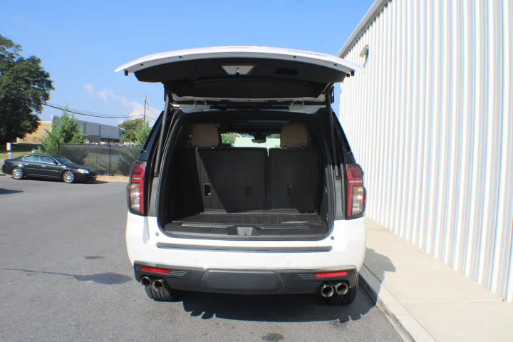 Used 2023 IRIDESCENT PEARL TRICOAT Chevrolet Premier image 20