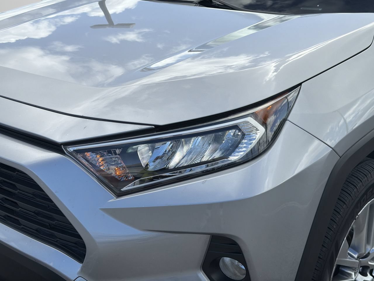Used 2020 Silver Sky Metallic Toyota XLE Premium image 6
