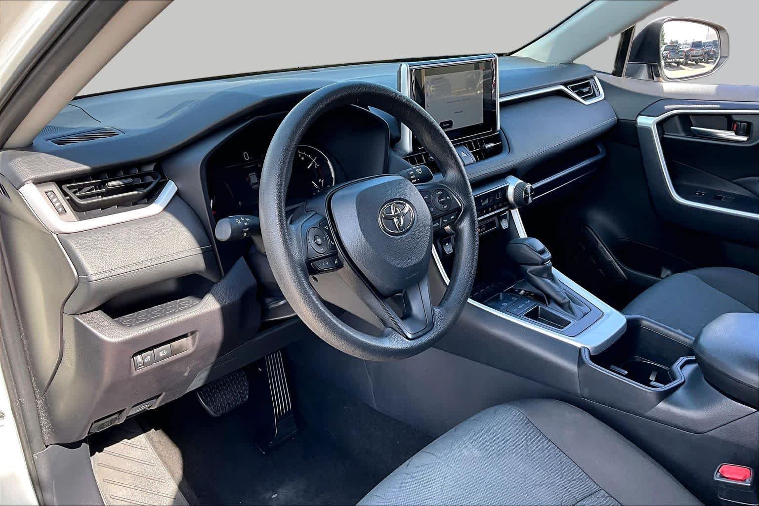 Used 2025 Ice Cap Toyota XLE image 18