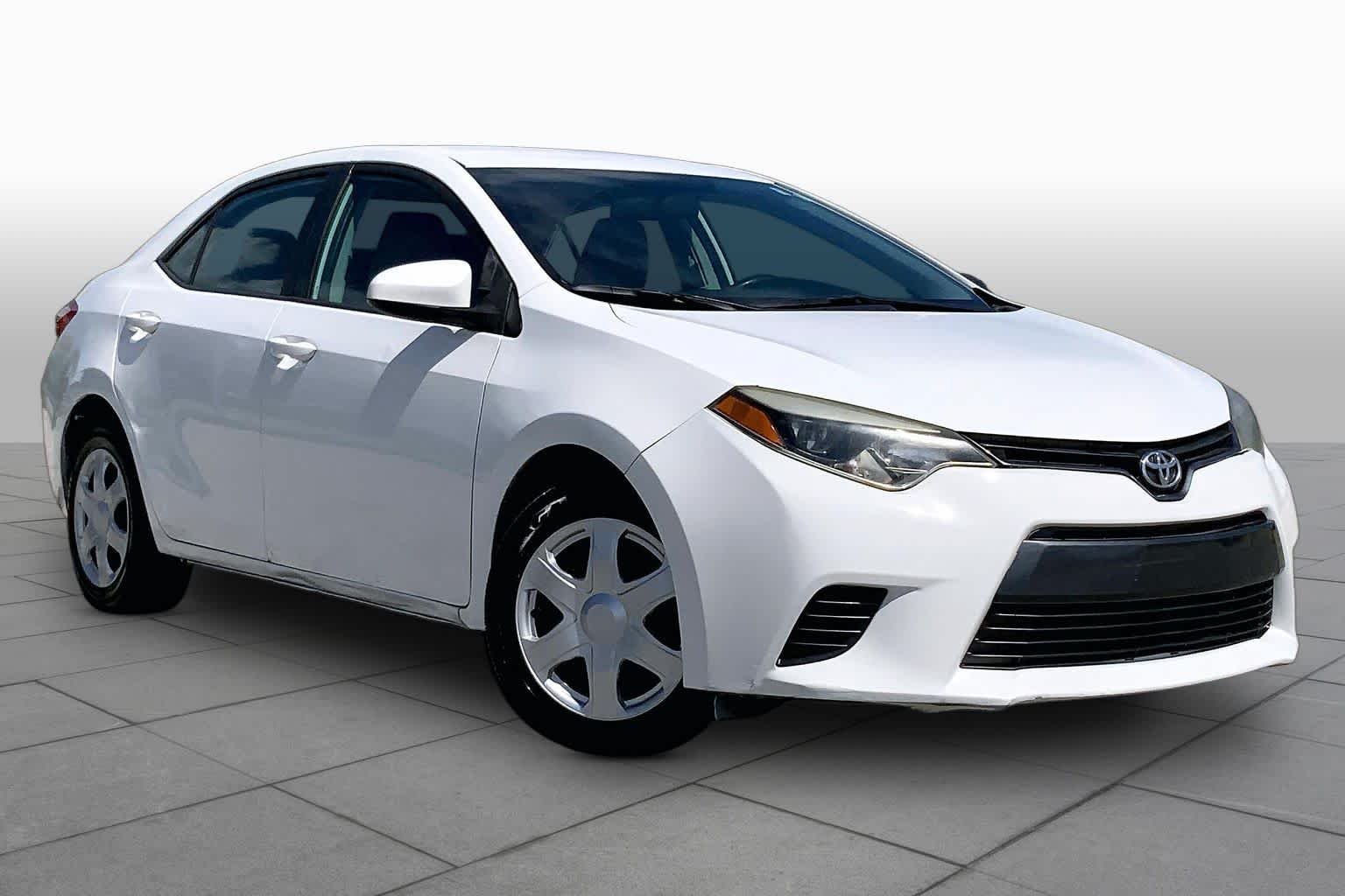 Used 2015 Super White Toyota LE image 3