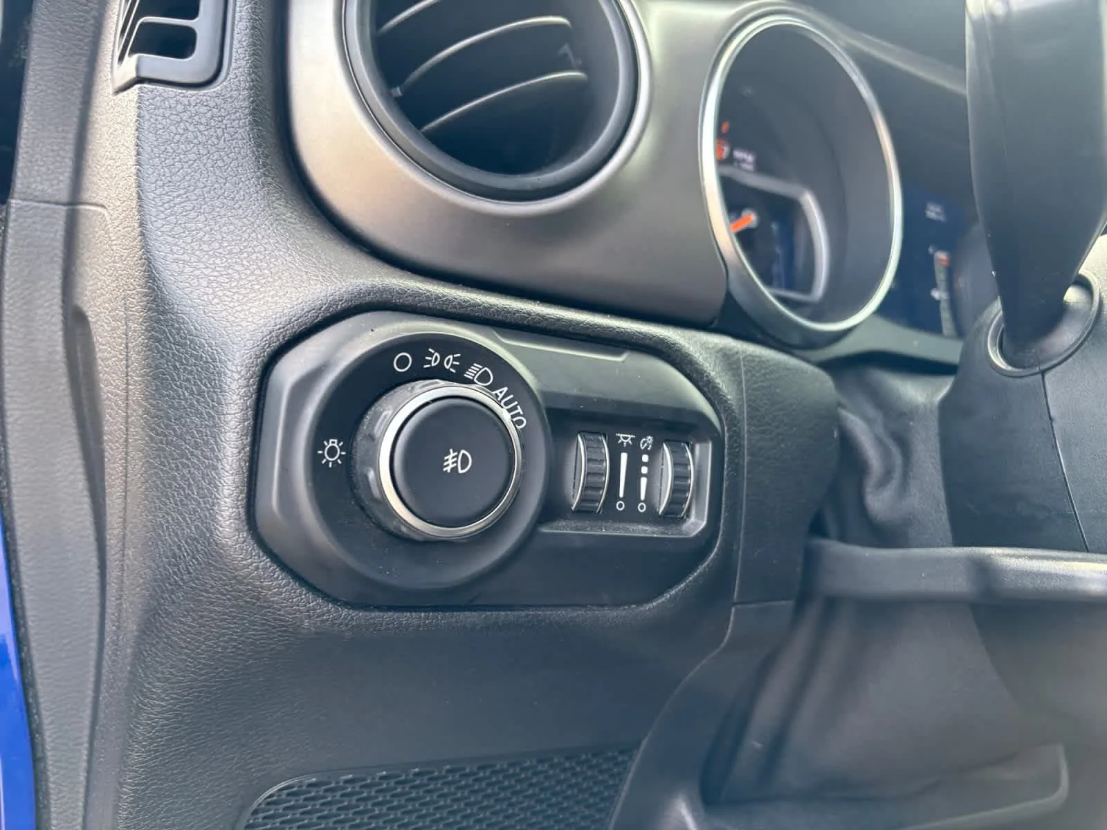 Used 2020 Ocean Blue Metallic Clearcoat Jeep Freedom image 26