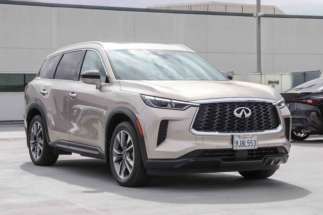 Used 2023 Silver INFINITI LUXE image 1