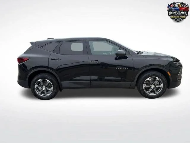 Used 2025 Black Chevrolet LT image 7