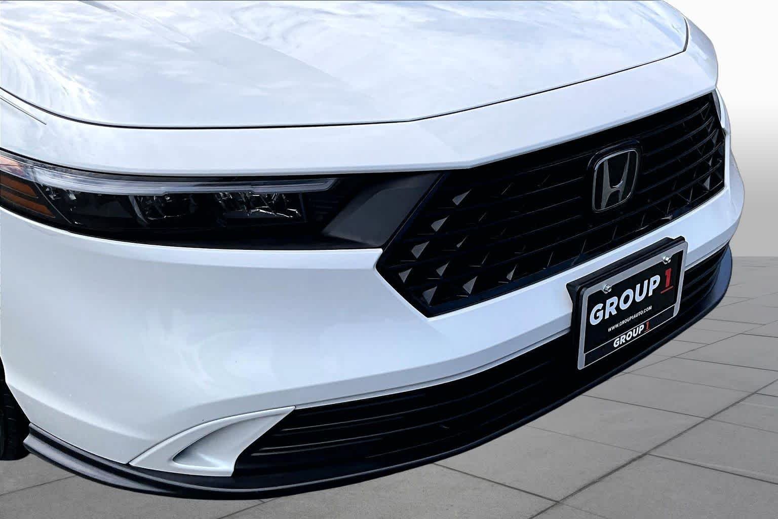 Used 2024 Platinum White Pearl Honda EX image 29