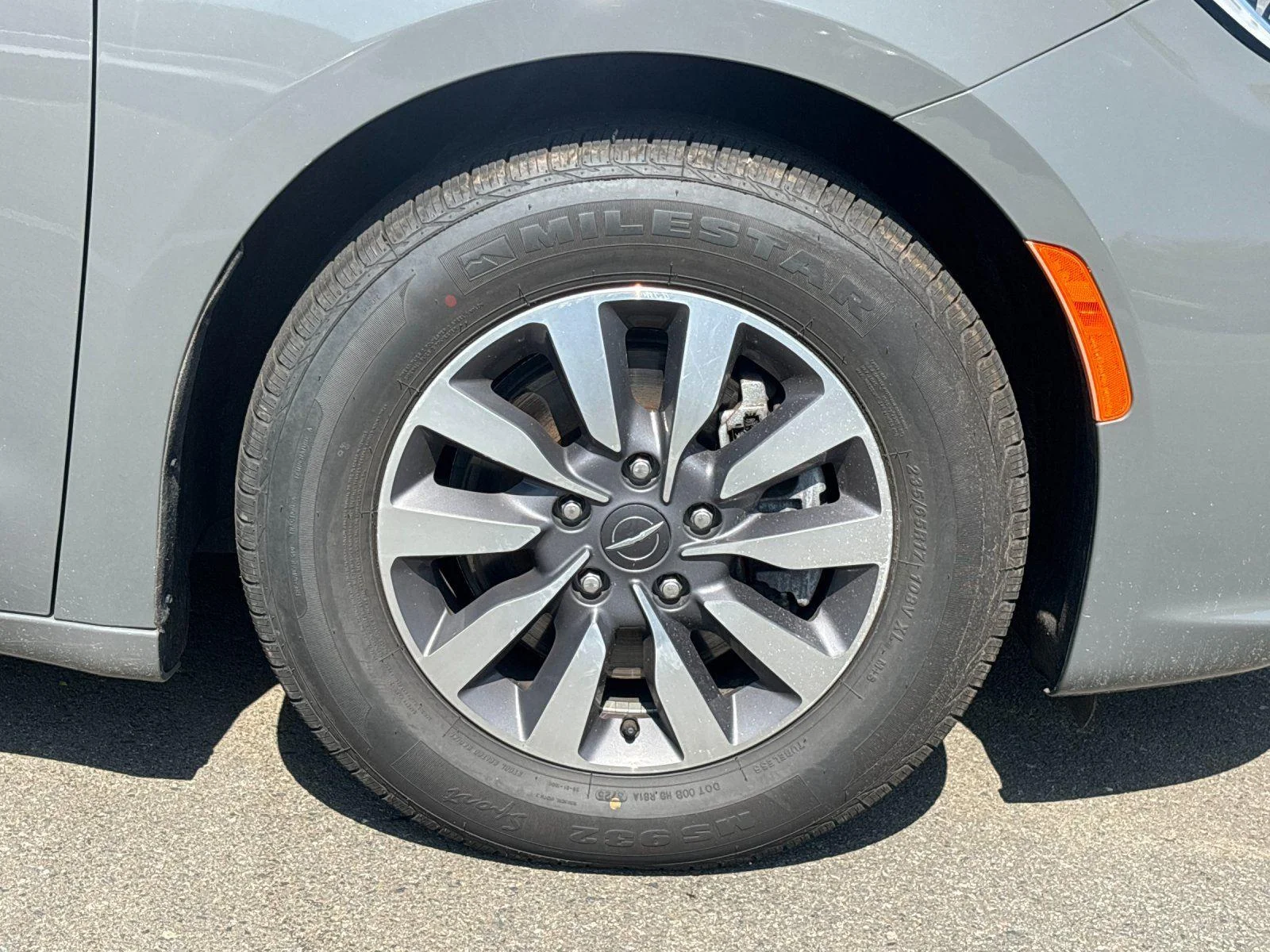 Used 2023 Ceramic Gray Clearcoat Chrysler Hybrid Touring L image 10
