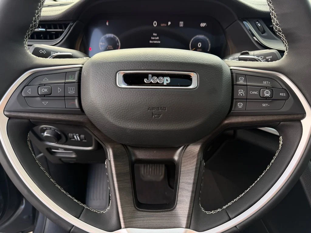 New 2026 Baltic Gray Metallic Clear-Coat Exterior Paint Jeep Altitude image 22