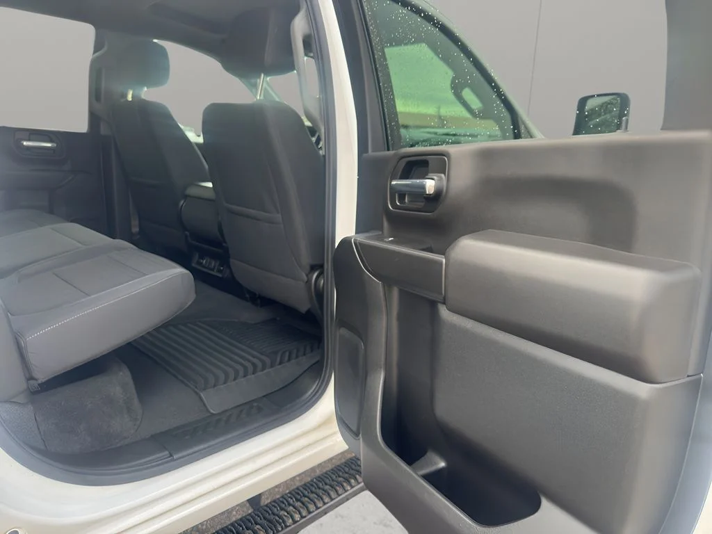 Used 2020 Summit White Chevrolet LT image 17