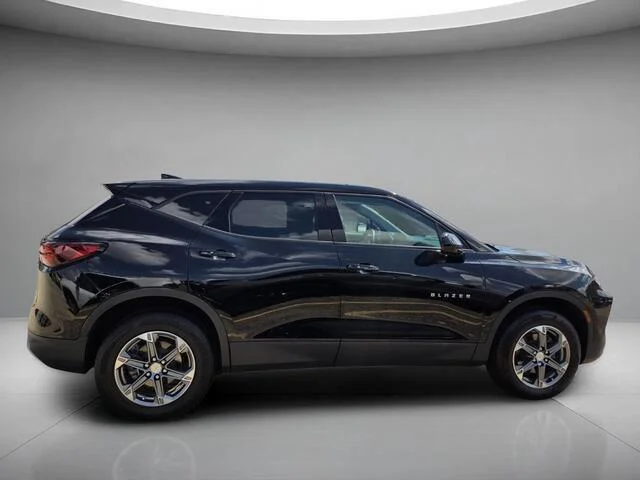 Used 2024 BLACK CHEVROLET 2LT image 6