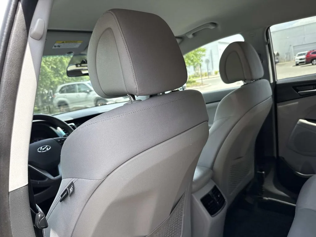 Used 2017  Hyundai Sport image 14