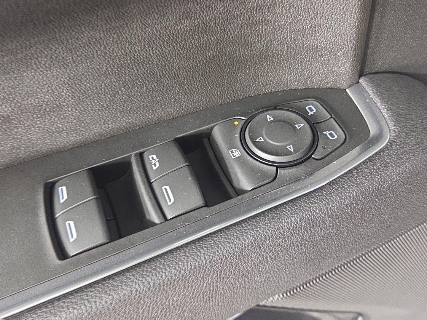Used 2025 Summit White Chevrolet RST image 23