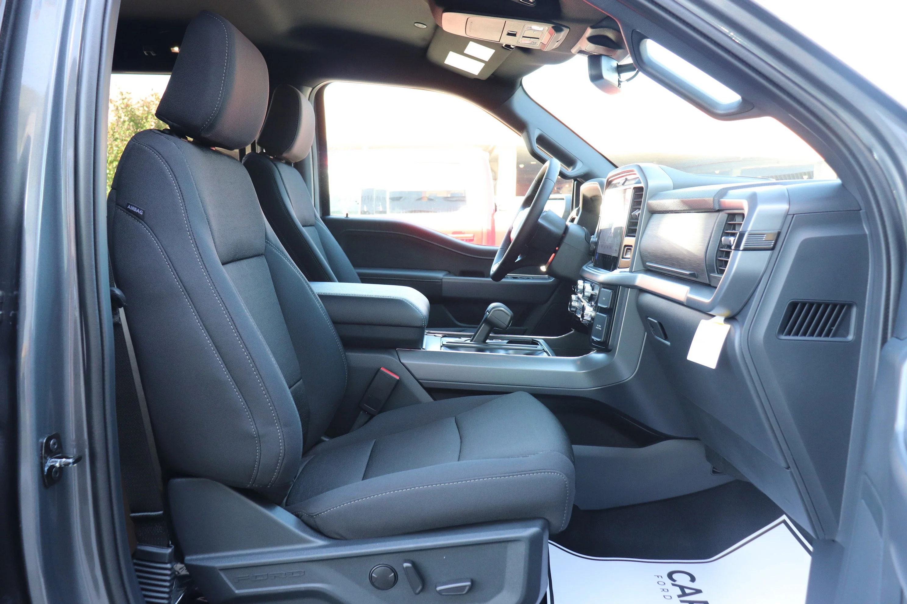 New 2026 CARBONIZED GREY METALLIC Ford XLT image 9