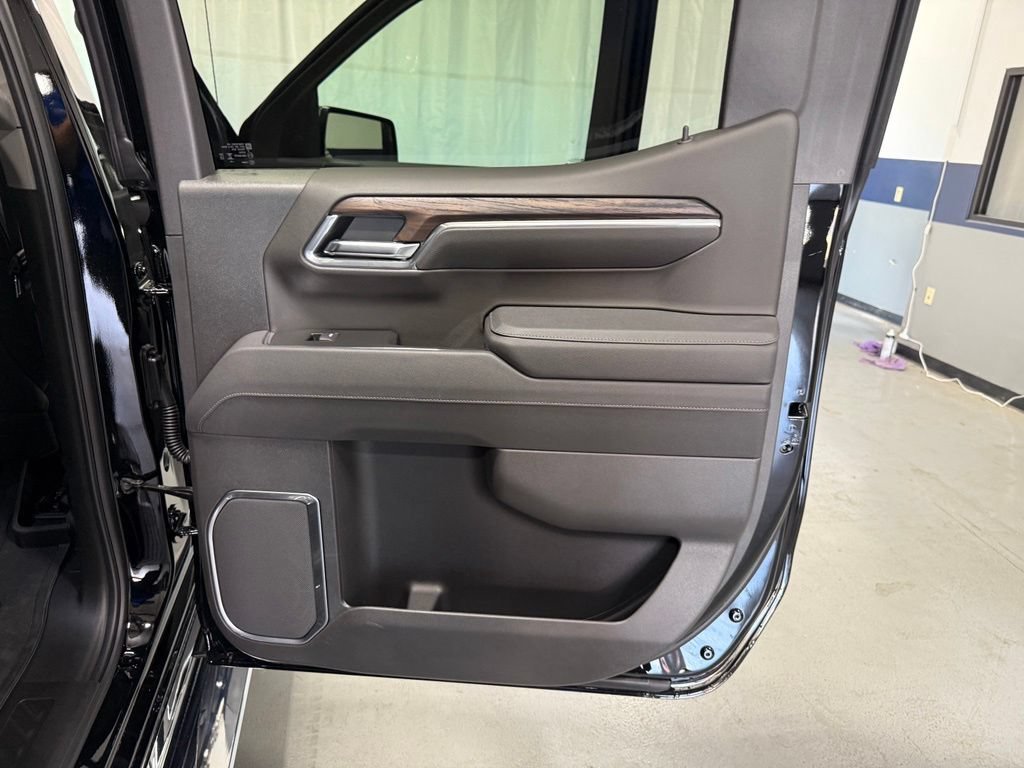 New 2026 Onyx Black GMC SLT image 16
