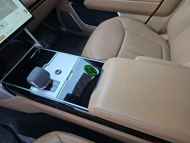 Used 2025 Ostuni Pearl Wht Prem Met Land Rover Autobiography image 28