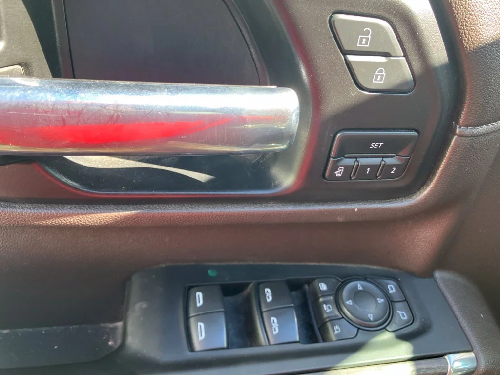 Used 2022 White GMC Denali image 7