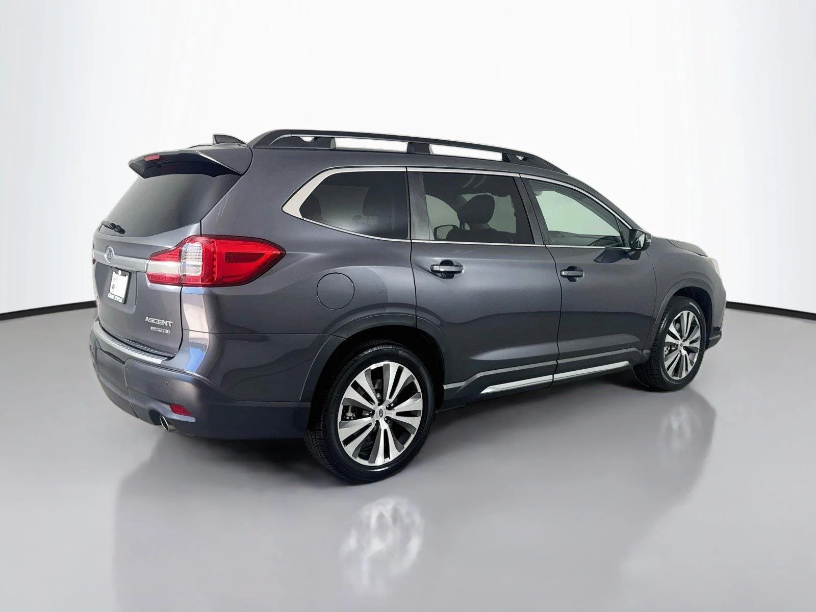 Used 2022 Magnetite Gray Metallic Subaru Limited image 2