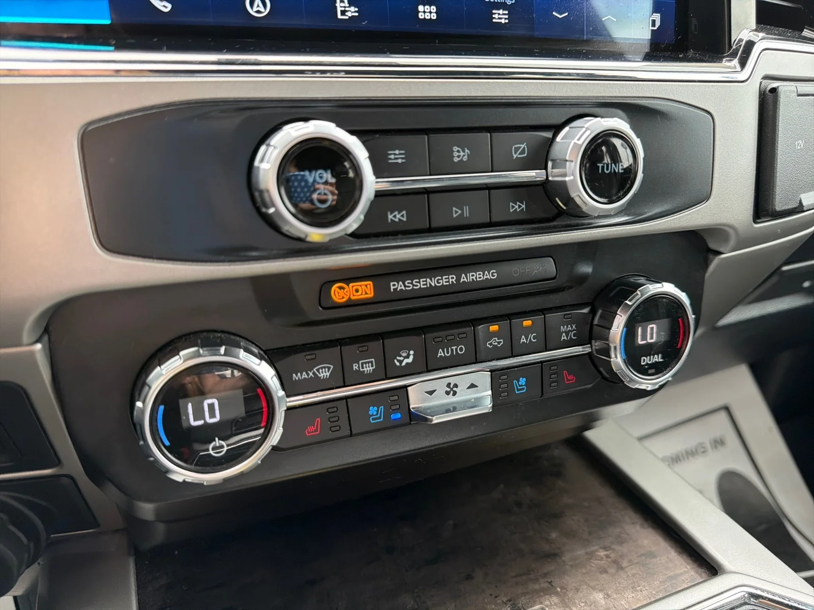 Used 2022 Iconic Silver Metallic Ford LARIAT image 15