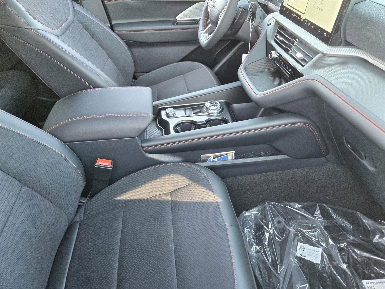 New 2026 Star White Metallic Tri-Coat Ford Active image 9