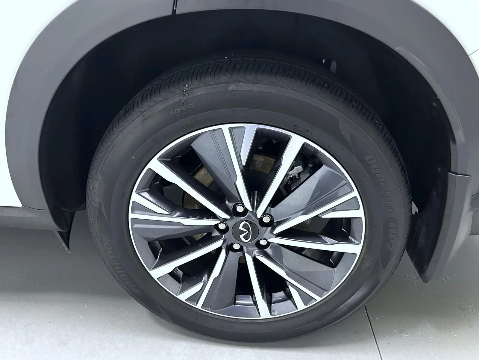 Used 2026 White INFINITI LUXE image 23