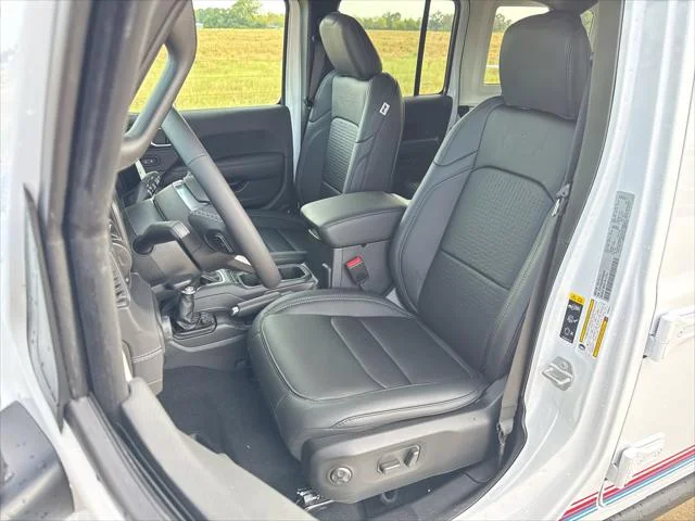 New 2027 Bright White Clear-Coat Paint Jeep  image 11