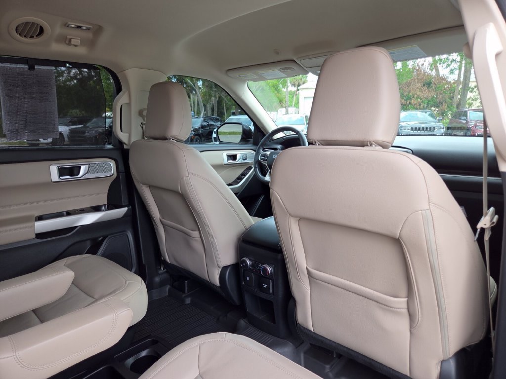 Used 2021 White Metallic Ford Limited image 17