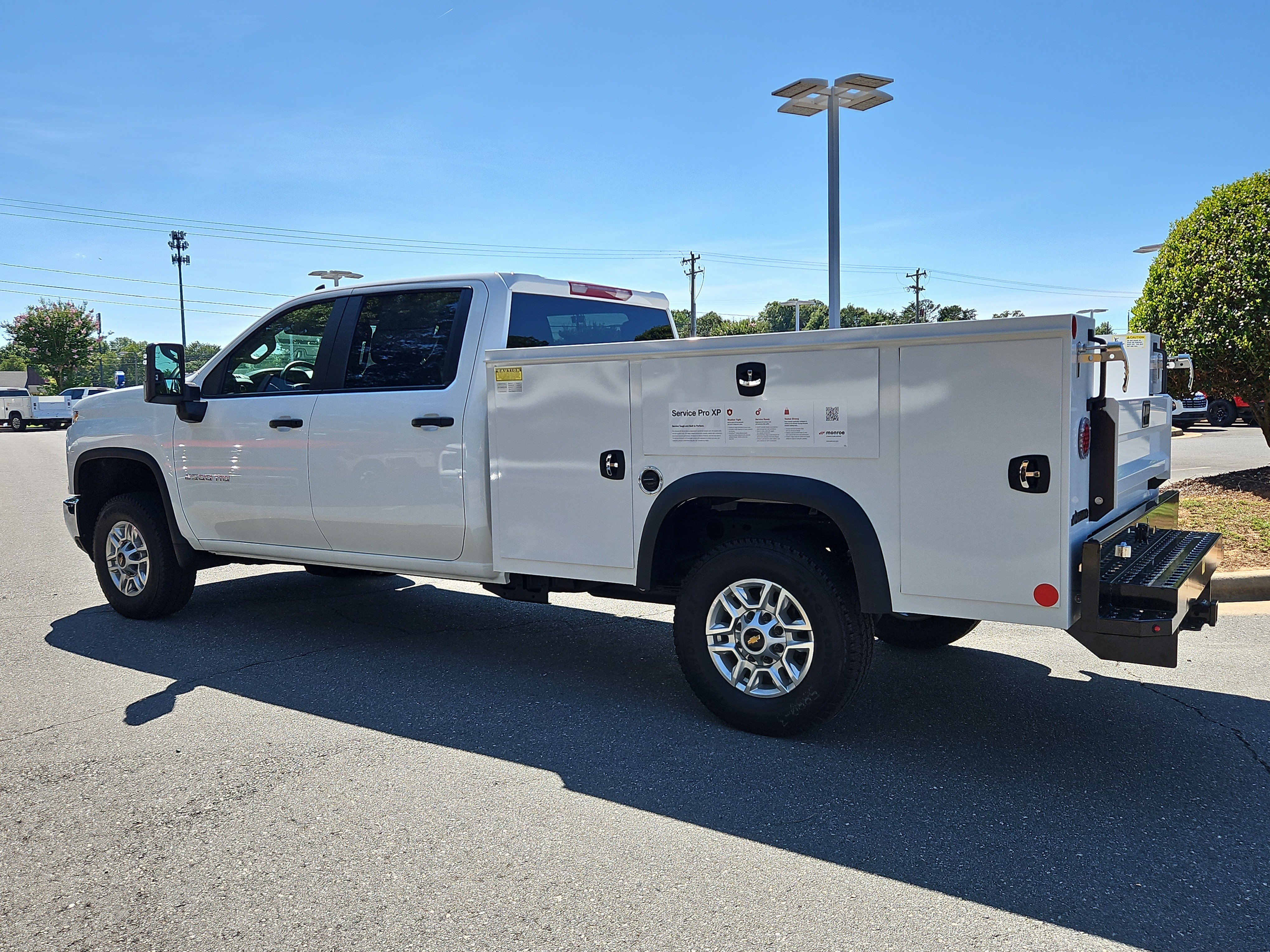 New 2026 Summit White Chevrolet WT image 3