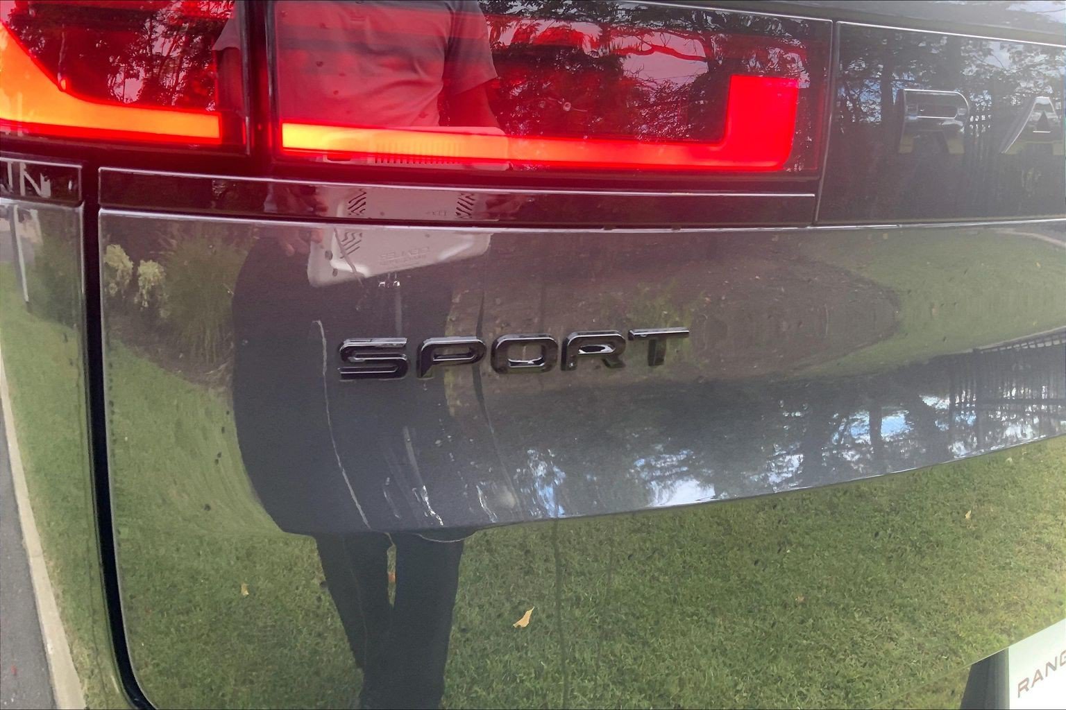 New 2027 Carpathian Grey Land Rover Dynamic SE image 15