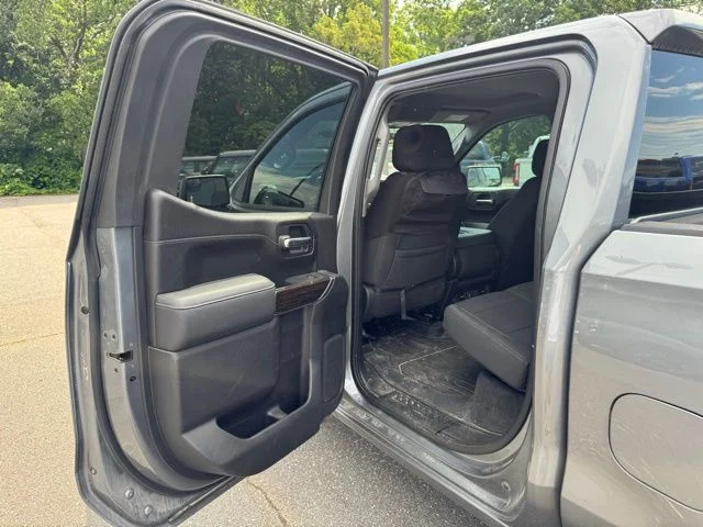 Used 2021 Gray GMC Elevation image 15