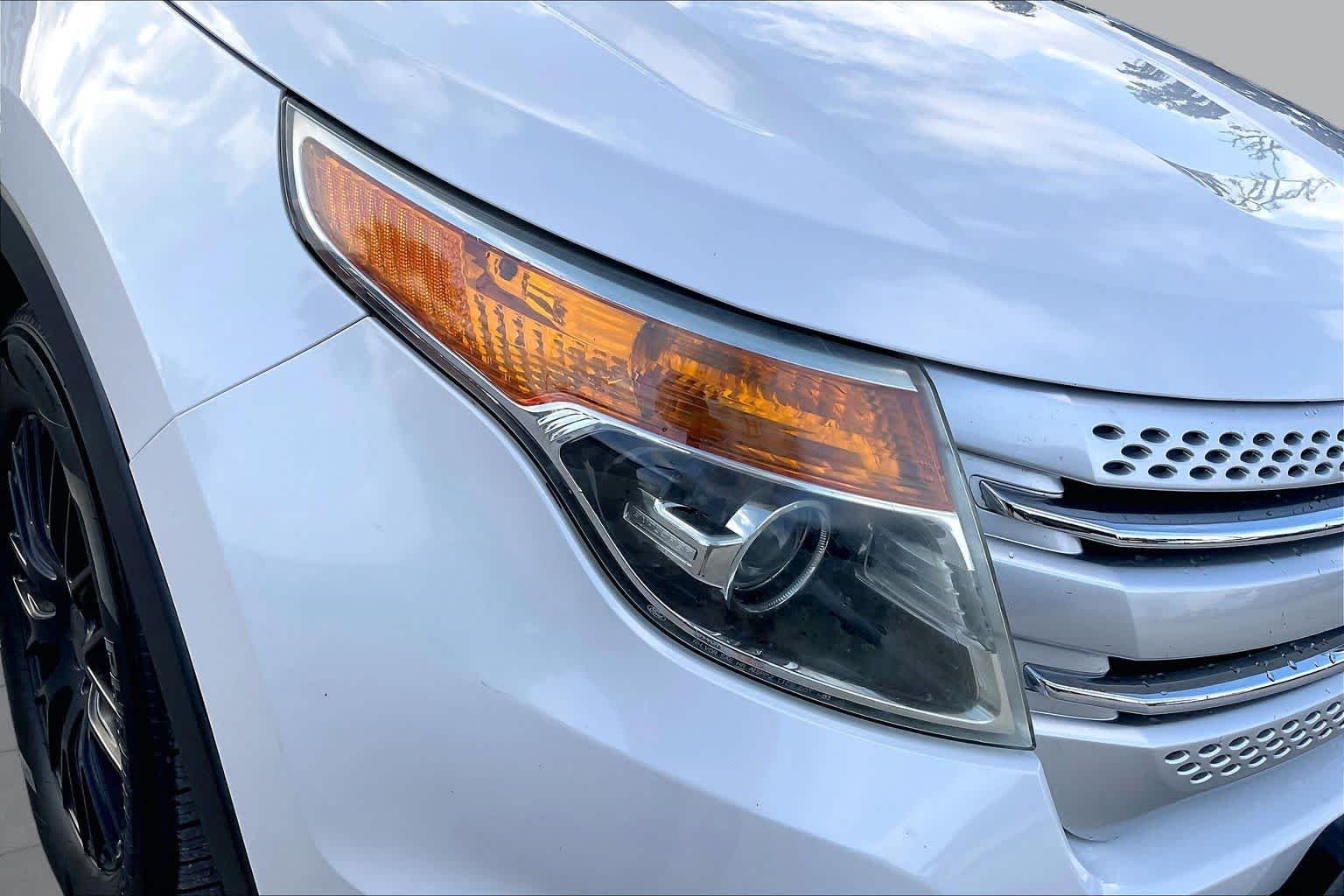 Used 2013 White Platinum Metallic Tri-coat Ford XLT image 24