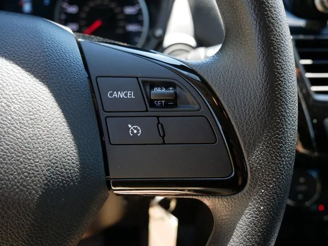 Used 2023 White Diamond Mitsubishi LE image 18
