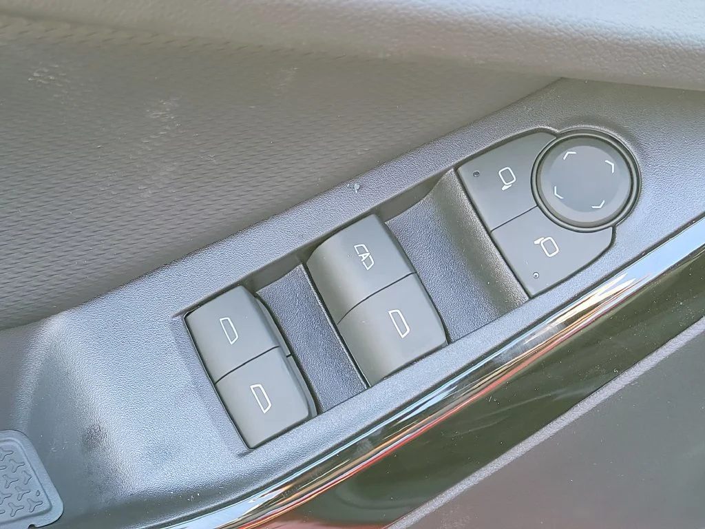 2027 Chevrolet Equinox LT - Photo 18