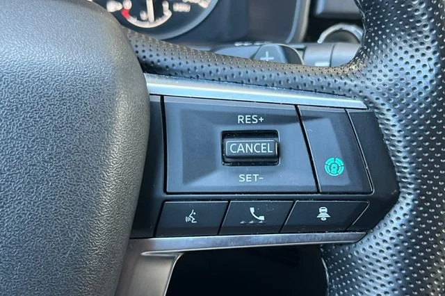 Used 2024  Mitsubishi SE image 30