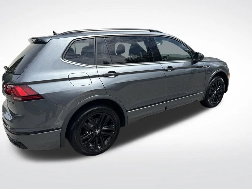 Used 2022  Volkswagen 2.0T SE R-Line Black image 7