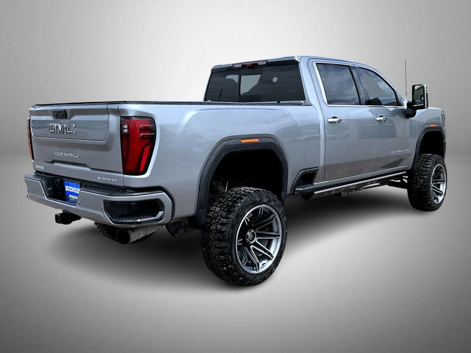Used 2025 Silver GMC Denali Ultimate image 5