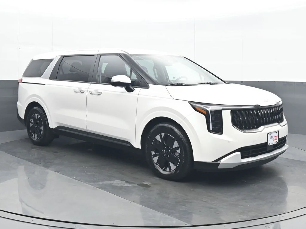 Used 2026 White Kia LXS image 9
