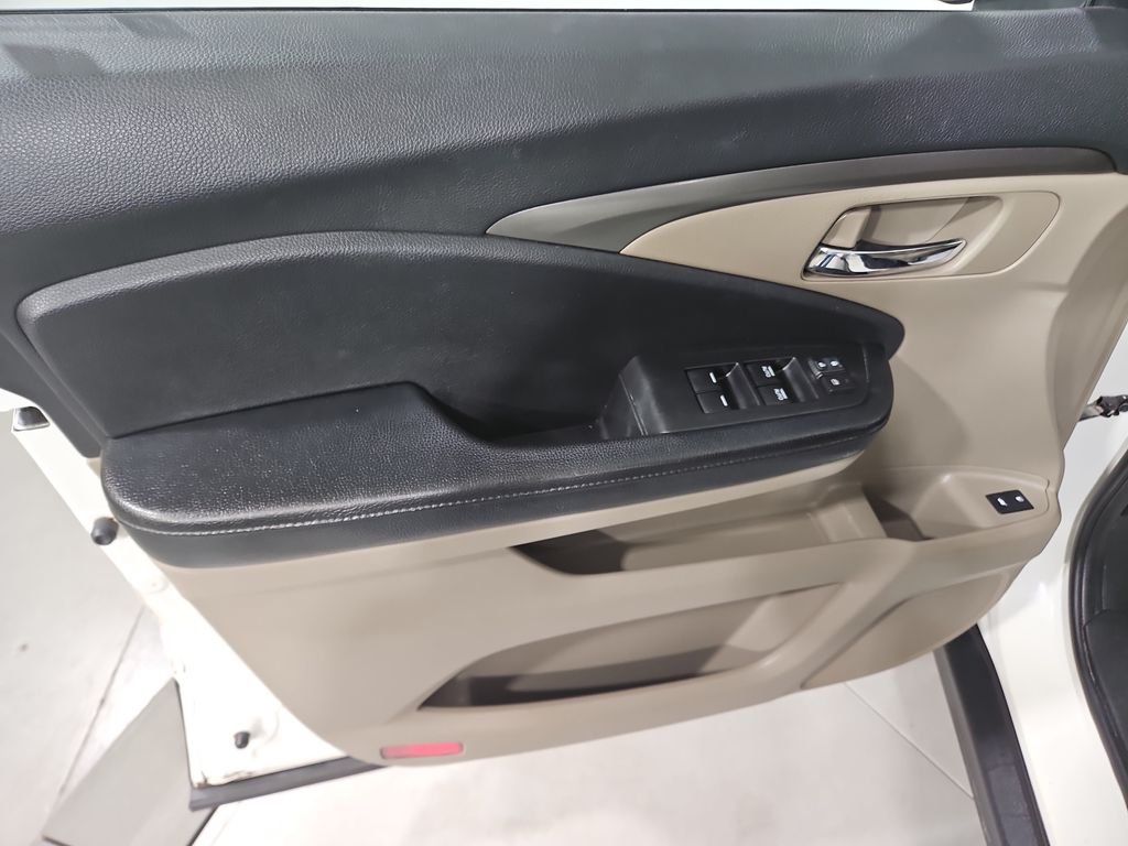 Used 2017 White Honda EX-L image 10