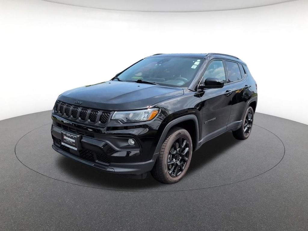 Certified Used 2023 Diamond Black Jeep Latitude image 14