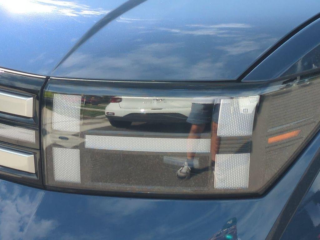 New 2027 Blue Hyundai SEL FWD image 10