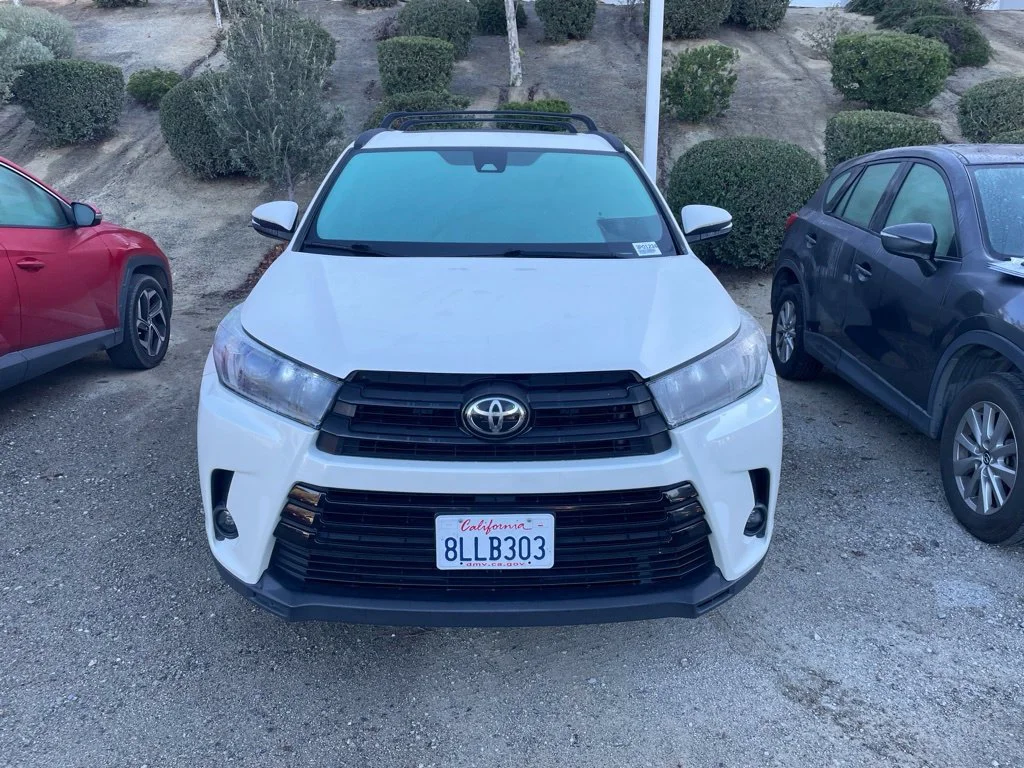 Used 2019  Toyota  image 2