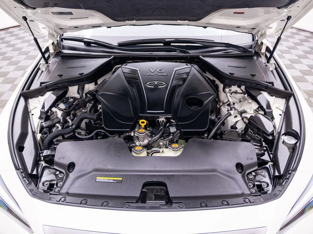 Used 2023 White INFINITI LUXE image 29