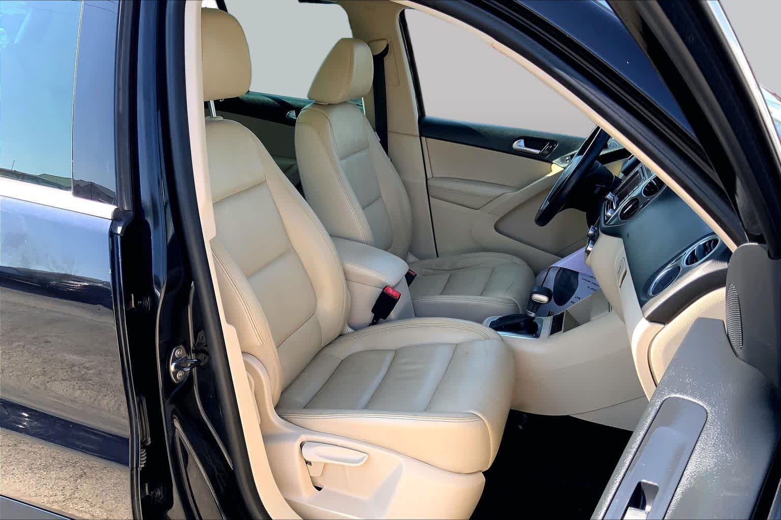 Used 2010  Volkswagen SE image 8