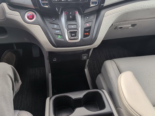 Used 2024 Gray Honda EX-L image 5
