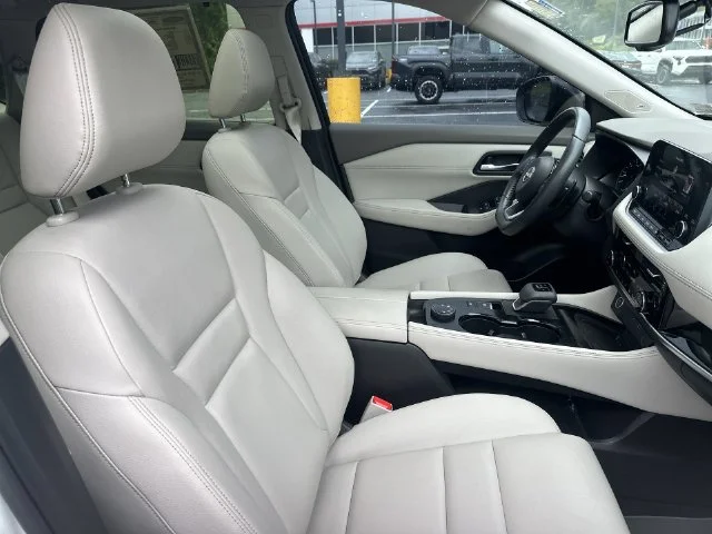 Used 2023 White Nissan SL image 35